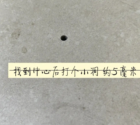 阜平瓷砖空鼓维修公司专业解答在瓷砖铺贴过程中，如果砂料搅拌不均匀，将会带来以下问题