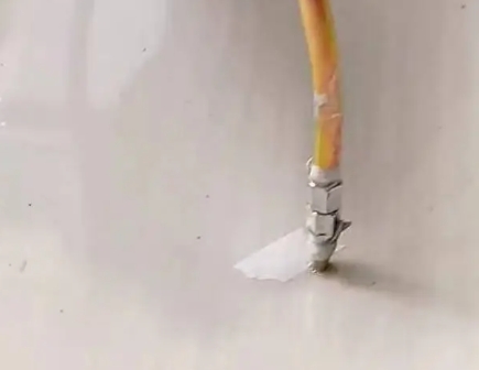 阜平瓷砖空鼓维修公司专业解答在瓷砖铺贴过程中，如果使用的砂料过粗（如全部使用了粗砂），可能会导致以下问题
